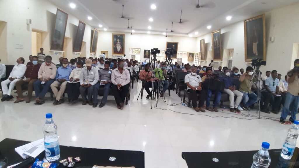 APUWJ and Mefi holding a seminar on journalists oppose privatization of Vizag steel plant1